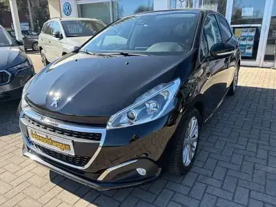 Gebraucht Peugeot 208 Allure 110 PS (80 kW) 2019 Schwarz perleffekt (metallic) Kleinwagen