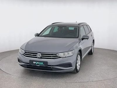 Gebraucht VW Passat Basis 150 PS (110 kW) 2022 Grau Kombi