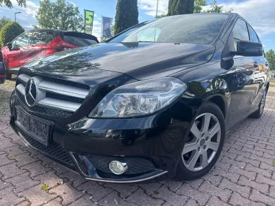 Gebraucht Mercedes B180 122 PS (89 kW) 2014 Schwarz Kleinwagen