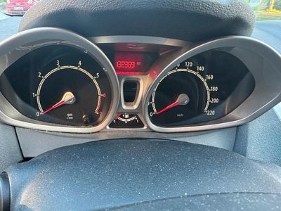 Usata Ford Fiesta Ambiente 82 CV (60 kW) 2009 Bianco Utilitaria