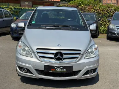 Gebraucht Mercedes B180 116 PS (85 kW) 2011 Silber Kleinwagen