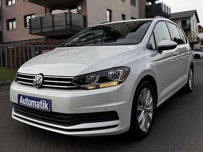 Oryxweiß perlmutteffekt Gebraucht 2016 VW Touran Comfortline Van / Kleinbus | 19.980 € (Teuer)