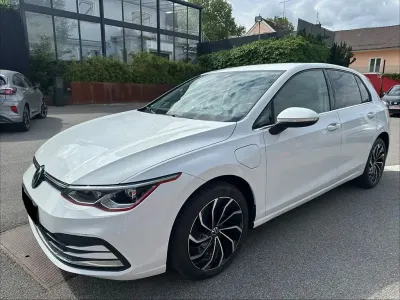 Gebraucht VW Golf VIII Style 150 PS (110 kW) 2021 Pure white Limousine