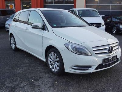 Używany Mercedes B180 156 KM (114 kW) 2012 Biały Minivan