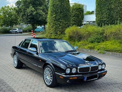 Second-hand Jaguar XJ8 237 CP (174 kW) 2000 Negru Berlinǎ