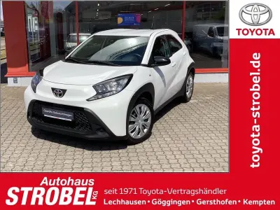Gebraucht Toyota Aygo X Play 72 PS (52 kW) 2023 Schneeweiß SUV