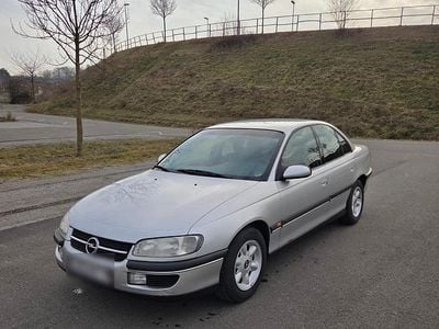 Second-hand Opel Omega 170 CP (125 kW) 1996 Argintiu Berlinǎ