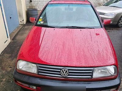 Second-hand VW Jetta 90 CP (66 kW) 1993 Roșu Berlinǎ