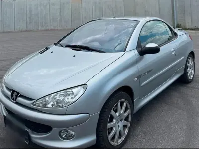 Gebraucht Peugeot 206 CC 109 PS (80 kW) 2004 Silber Cabrio