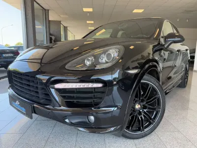 Gebraucht Porsche Cayenne GTS 420 PS (308 kW) 2013 Tiefschwarzmetallic SUV