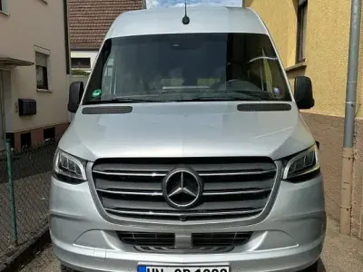 Używany Mercedes Sprinter 190 KM (139 kW) 2021 Srebrny Van