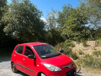 Gebraucht Hyundai i10 79 PS (58 kW) 2009 Rot Kleinwagen