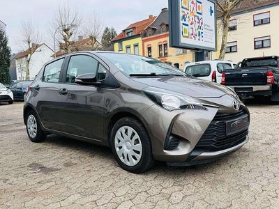 Grau Gebraucht 2017 Toyota Yaris Kleinwagen | 11.900 € (Etwas zu teuer)