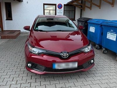 Gebraucht Toyota Auris 116 PS (85 kW) 2018 Rot Limousine