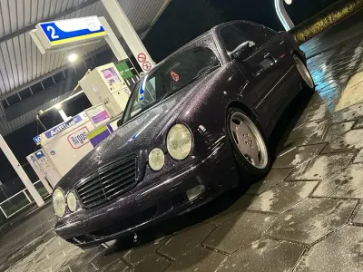 Gebraucht Mercedes E220 143 PS (105 kW) 2001 Violet Limousine