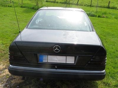 Gebraucht Mercedes E300 179 PS (131 kW) 1990 Schwarz Coupé