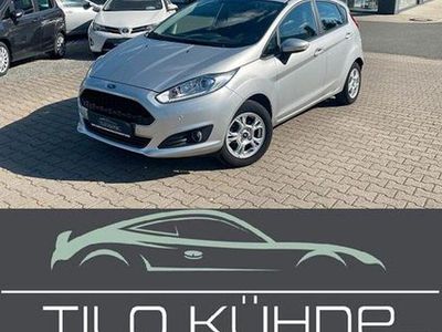 Silber Gebraucht 2017 Ford Fiesta Celebration Kleinwagen | 11.790 € (Fairer Preis)