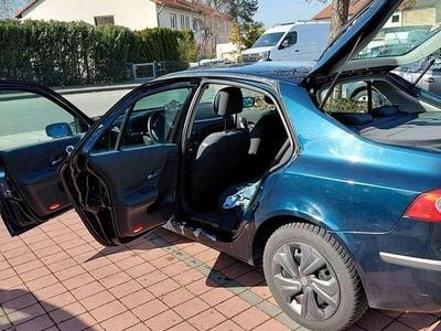 Gebraucht Renault Laguna III Initiale 131 PS (96 kW) 2007 Grün Limousine