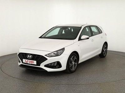 Gebraucht Hyundai i30 120 PS (88 kW) 2023 Weiß Limousine