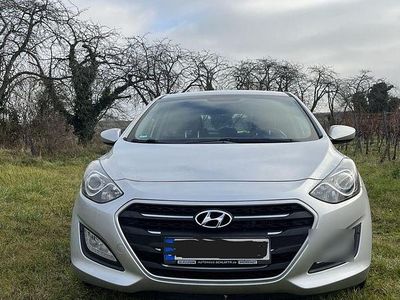 Grau Gebraucht 2016 Hyundai i30 Limousine | 7.500 € (Guter Preis)