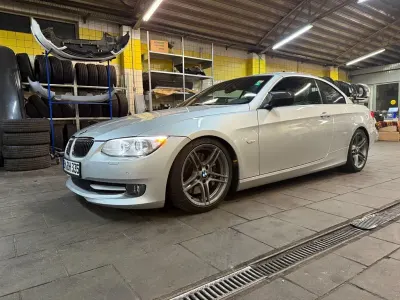 Gebraucht BMW 335 Cabriolet M Sport 306 PS (225 kW) 2010 Silber Cabrio