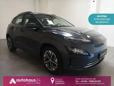 Gebraucht Hyundai Kona Select 100 kW (136 PS) 2023 Grau SUV