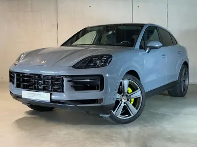 Gebraucht Porsche Cayenne E-Hybrid Coupe 470 PS (345 kW) 2024 Arktikgrau SUV