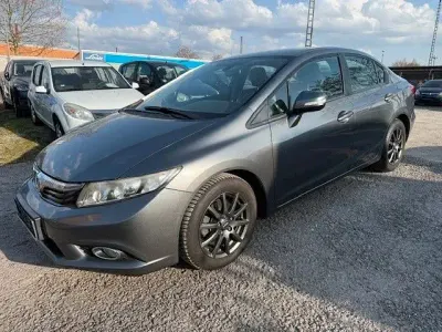 Käytetty Honda Civic Comfort 141 HP (103 kW) 2013 Harmaa Sedan