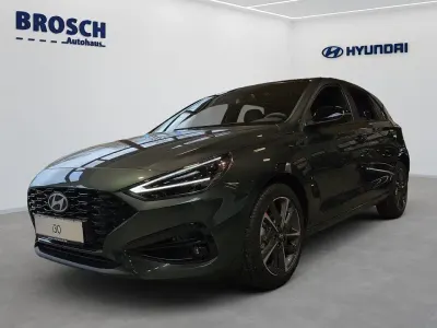 Neu Hyundai i30 Advantage 140 PS (102 kW) 2026 Cypress green Limousine