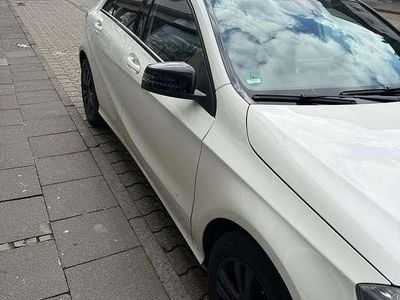 Gebraucht Mercedes A180 122 PS (89 kW) 2012 Weiß Kleinwagen