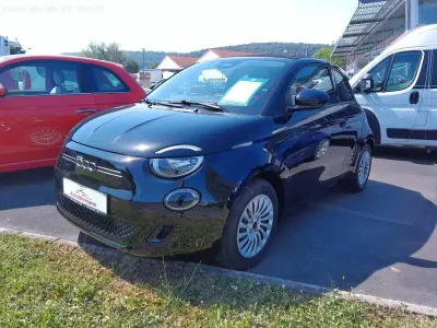 Neu Fiat 500e Red 86 kW (118 PS) 2025 Onyx schwarz Cabrio