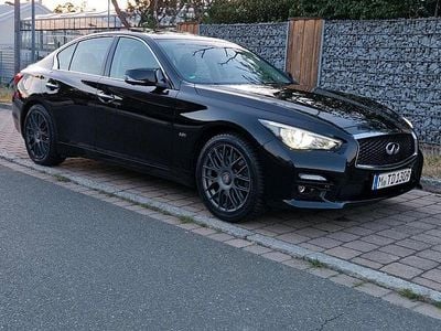 Schwarz Gebraucht 2015 Infiniti Q50 Limousine | 15.900 €