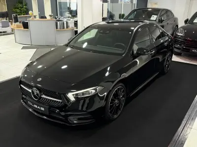 Gebraucht Mercedes A250 AMG line 160 PS (117 kW) 2023 Nachtschwarz  unilack Limousine