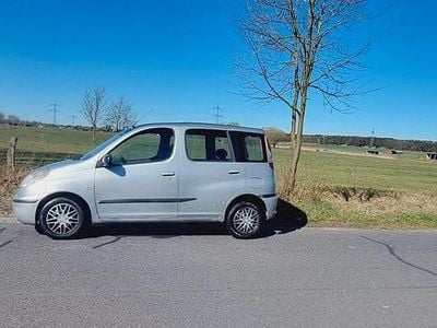 Second-hand Toyota Yaris 86 CP (63 kW) 2000 Argintiu Break