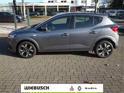 Neu Dacia Sandero Expression 91 PS (66 kW) 2025 Zedergrün Kleinwagen