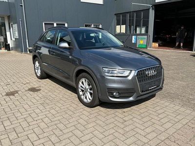 Grau Gebraucht 2012 Audi Q3 Sport SUV | 12.900 € (Etwas zu teuer)