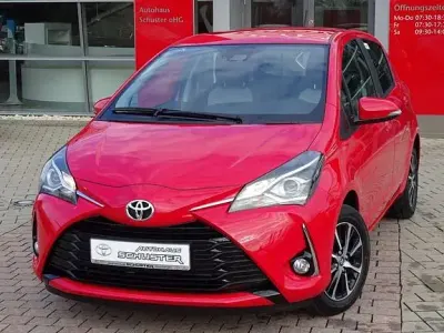 Gebraucht Toyota Yaris Basis 111 PS (81 kW) 2018 Vulcanorot