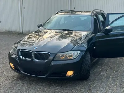 Gebraucht BMW 320 136 PS (100 kW) 2011 Schwarz Kombi
