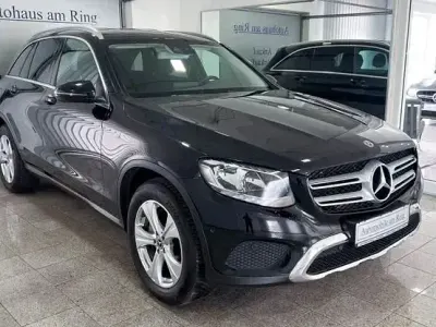 Używany Mercedes GLC250 211 KM (155 kW) 2017 Czarny SUV