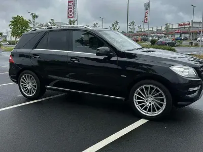 Gebraucht Mercedes ML350 258 PS (189 kW) 2011 Schwarz SUV