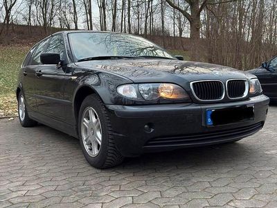 Schwarz Gebraucht 2004 BMW 316 Kombi | 2.000 € (Etwas zu teuer)