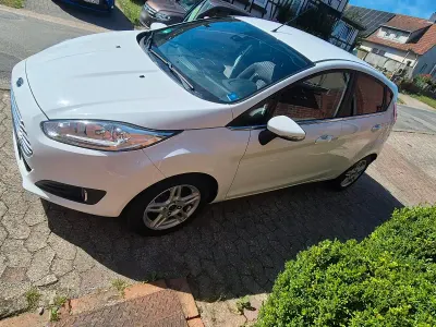 Gebraucht Ford Fiesta 125 PS (91 kW) 2014 Weiß Kleinwagen