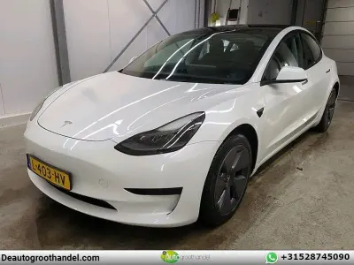Gebraucht Tesla Model 3 Standard Range 175 kW (238 PS) 2021 Weiß Limousine