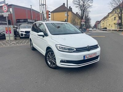 Gebraucht VW Touran Highline 150 PS (110 kW) 2023 Weiß Van / Kleinbus