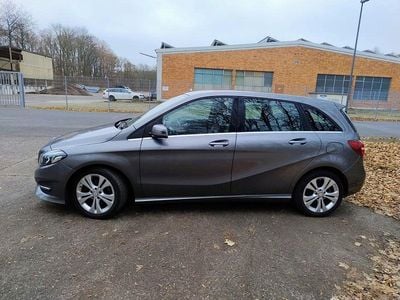 Gebraucht Mercedes B200 Urban 136 PS (100 kW) 2016 Grau Van / Kleinbus