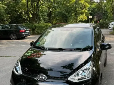 Gebraucht Hyundai i10 87 PS (63 kW) 2015 Schwarz Kleinwagen