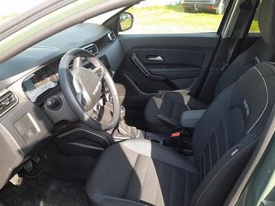 Gebraucht Dacia Duster Journey 131 PS (96 kW) 2023 Safari grün grau safari grün grau SUV