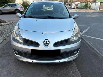 Gebraucht Renault Clio II 75 PS (55 kW) 2006 Silber Kleinwagen
