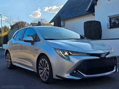 Gebraucht Toyota Corolla Hybrid Club 122 PS (89 kW) 2019 Silber Limousine