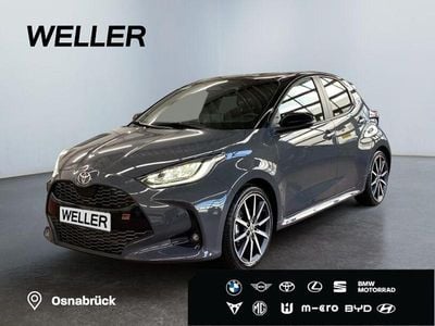 Neu Toyota Yaris Hybrid Sport 131 PS (96 kW) 2025 Grau Limousine